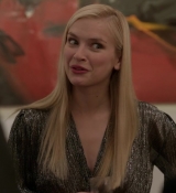Emily_in_Paris_S01E09_An_American_Auction_in_Paris_720p_NF_WEB-DL_DDP5_1_x264-BTN_0309.jpg