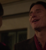 Emily_in_Paris_S01E09_An_American_Auction_in_Paris_720p_NF_WEB-DL_DDP5_1_x264-BTN_0403.jpg