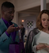 Emily_in_Paris_S01E09_An_American_Auction_in_Paris_720p_NF_WEB-DL_DDP5_1_x264-BTN_0466.jpg
