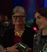 Emily_in_Paris_S01E09_An_American_Auction_in_Paris_720p_NF_WEB-DL_DDP5_1_x264-BTN_0591.jpg
