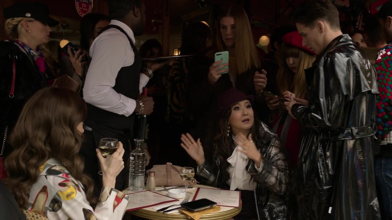 Emily_in_Paris_S01E10_Cancel_Couture_720p_NF_WEB-DL_DDP5_1_x264-BTN_0018.jpg