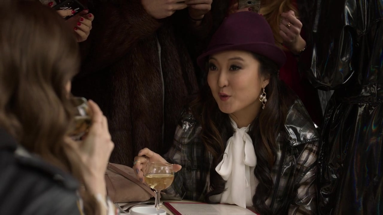 Emily_in_Paris_S01E10_Cancel_Couture_720p_NF_WEB-DL_DDP5_1_x264-BTN_0023.jpg