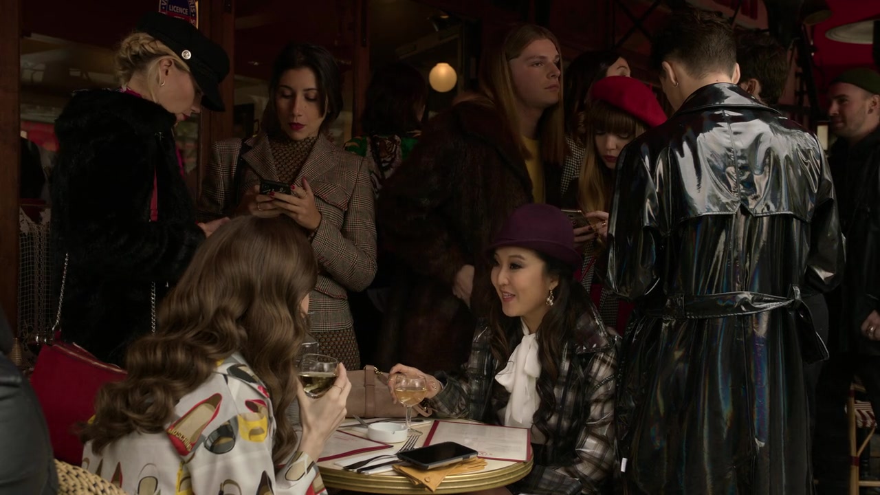 Emily_in_Paris_S01E10_Cancel_Couture_720p_NF_WEB-DL_DDP5_1_x264-BTN_0026.jpg