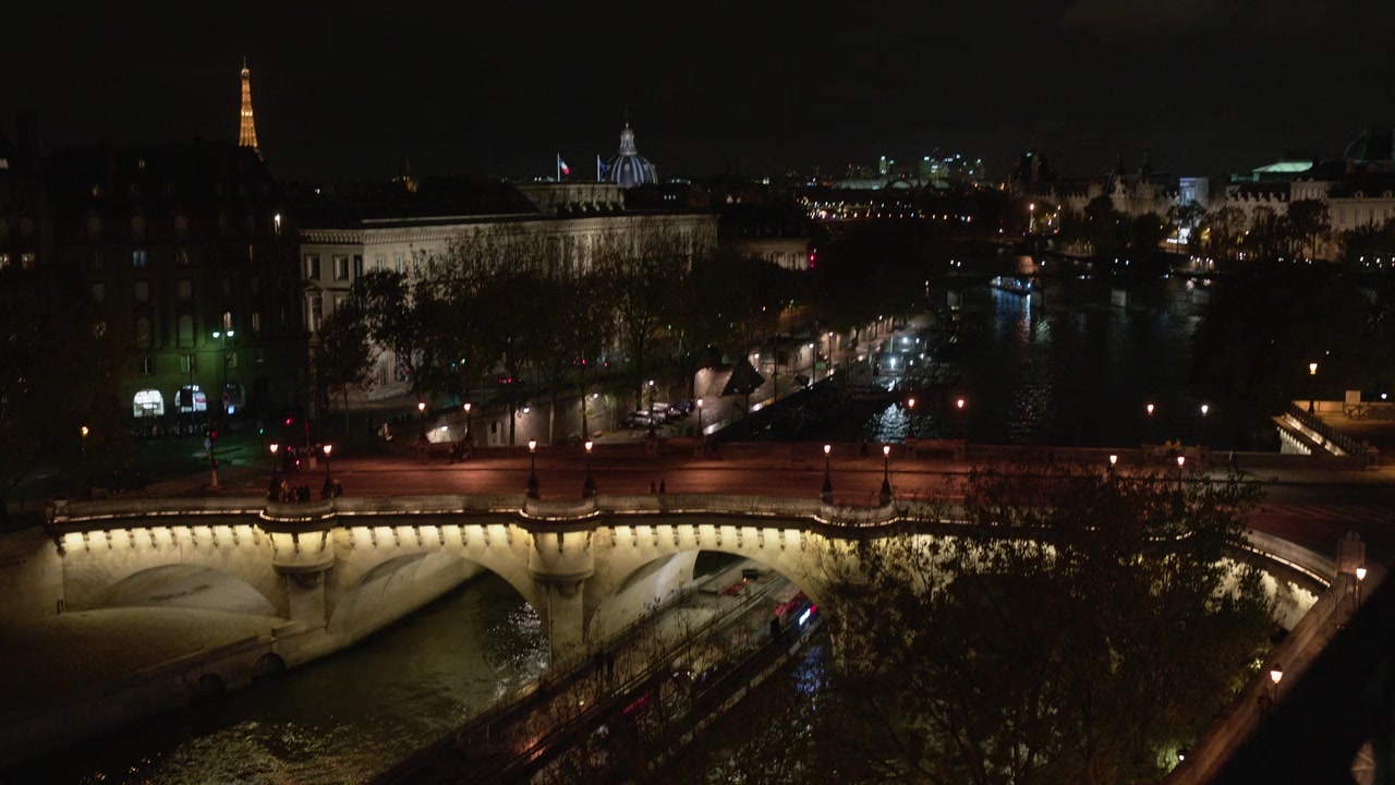 Emily_in_Paris_S01E10_Cancel_Couture_720p_NF_WEB-DL_DDP5_1_x264-BTN_0101.jpg