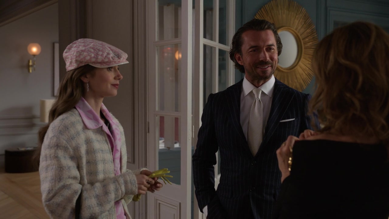 Emily_in_Paris_S01E10_Cancel_Couture_720p_NF_WEB-DL_DDP5_1_x264-BTN_0160.jpg