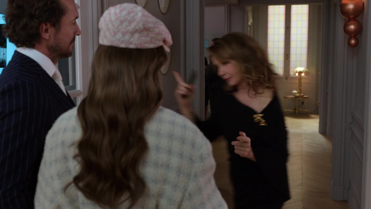 Emily_in_Paris_S01E10_Cancel_Couture_720p_NF_WEB-DL_DDP5_1_x264-BTN_0168.jpg