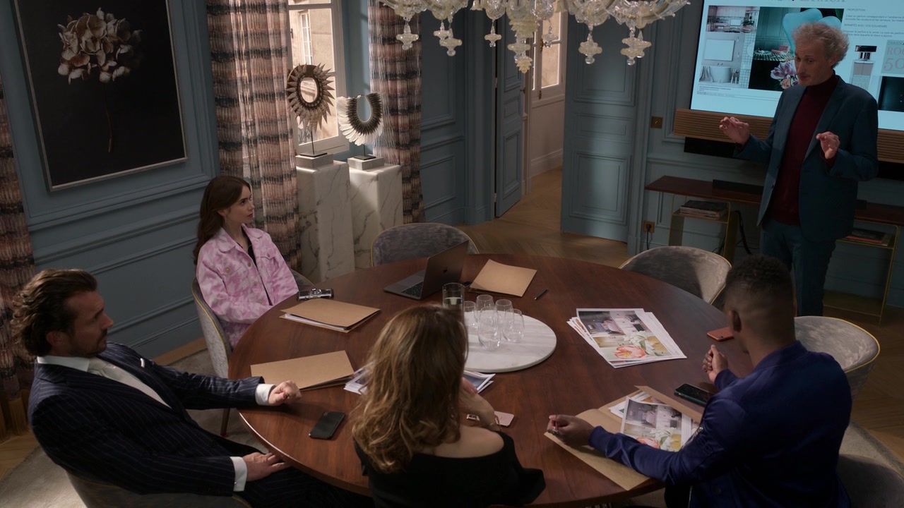 Emily_in_Paris_S01E10_Cancel_Couture_720p_NF_WEB-DL_DDP5_1_x264-BTN_0171.jpg Emily_in_Paris_S01E10_Cancel_Couture_720p_NF_WEB-DL_DDP5_1_x264-BTN_0171.jpg