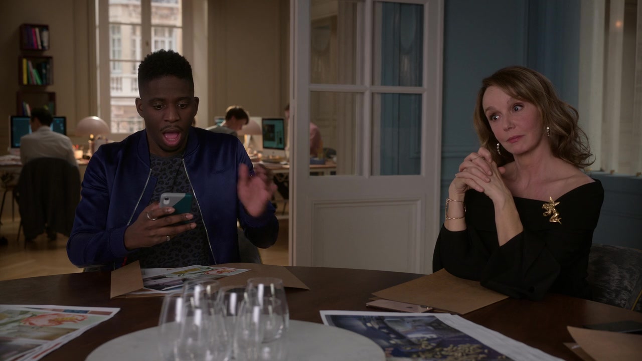 Emily_in_Paris_S01E10_Cancel_Couture_720p_NF_WEB-DL_DDP5_1_x264-BTN_0184.jpg
