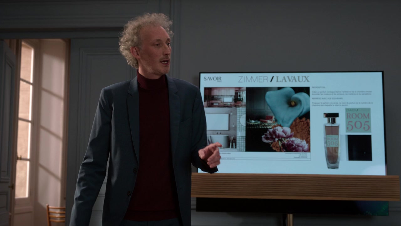 Emily_in_Paris_S01E10_Cancel_Couture_720p_NF_WEB-DL_DDP5_1_x264-BTN_0186.jpg