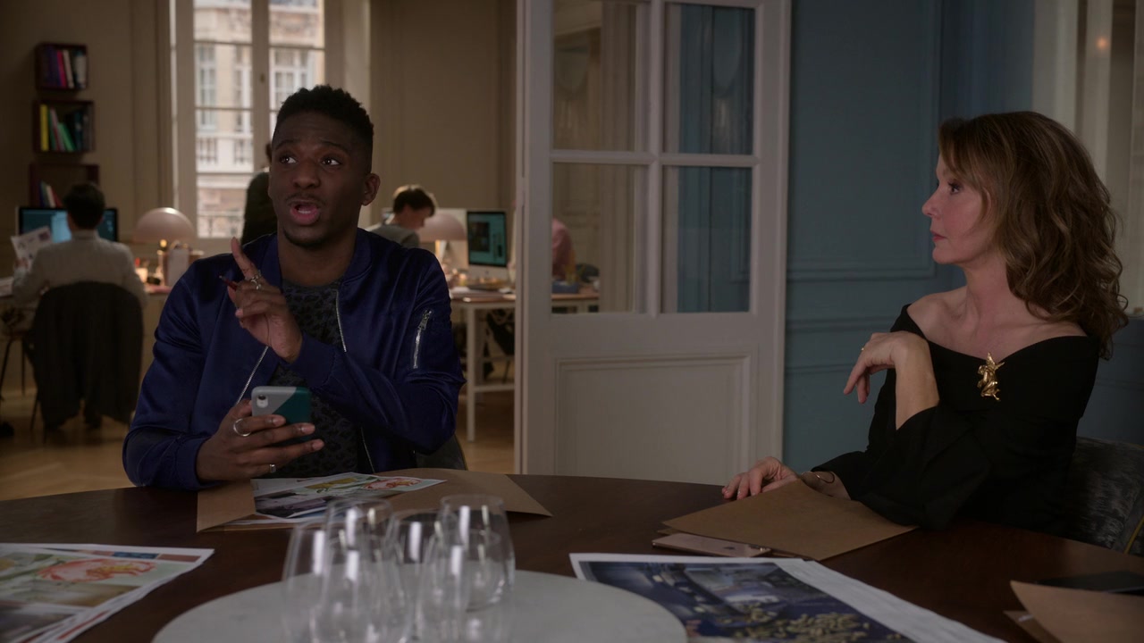 Emily_in_Paris_S01E10_Cancel_Couture_720p_NF_WEB-DL_DDP5_1_x264-BTN_0187.jpg