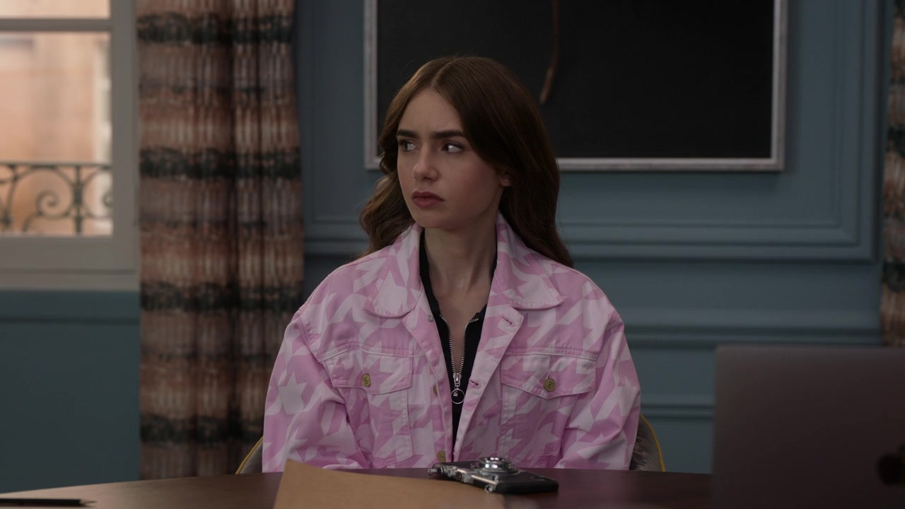 Emily_in_Paris_S01E10_Cancel_Couture_720p_NF_WEB-DL_DDP5_1_x264-BTN_0194.jpg