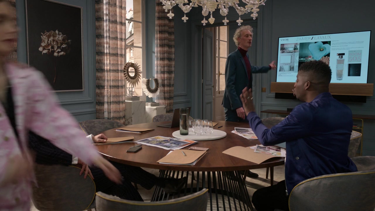 Emily_in_Paris_S01E10_Cancel_Couture_720p_NF_WEB-DL_DDP5_1_x264-BTN_0200.jpg