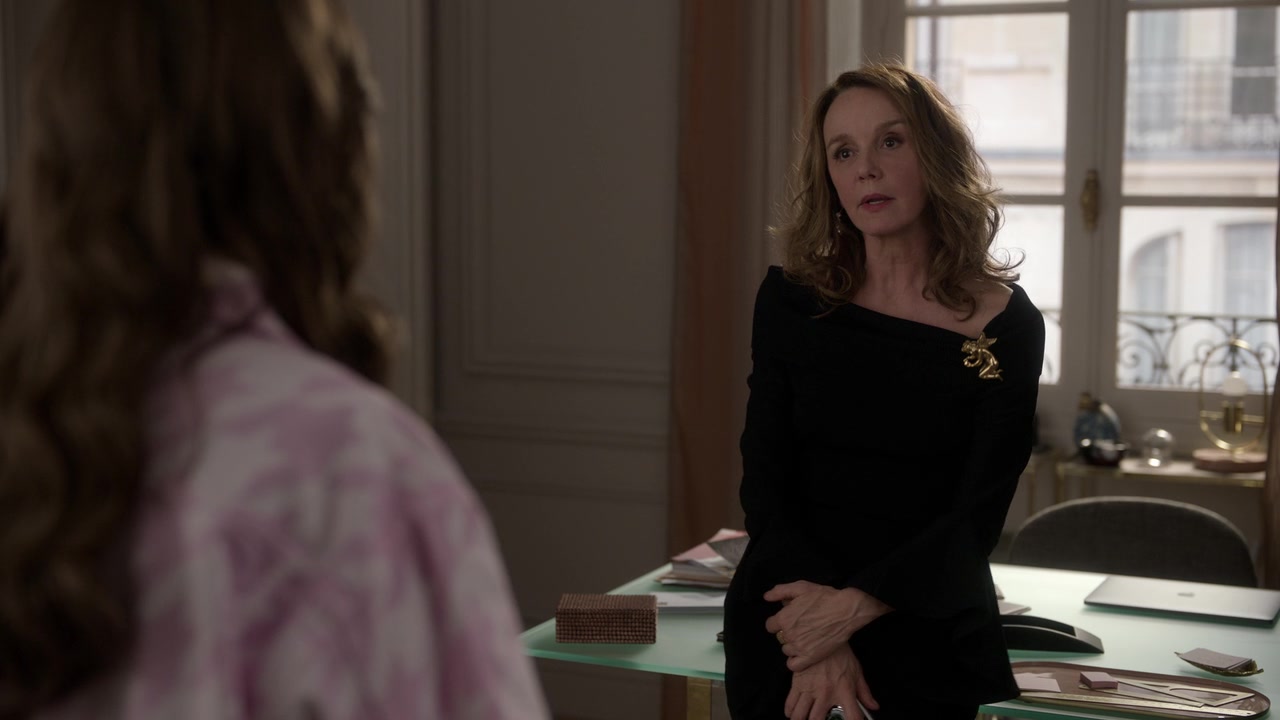 Emily_in_Paris_S01E10_Cancel_Couture_720p_NF_WEB-DL_DDP5_1_x264-BTN_0215.jpg