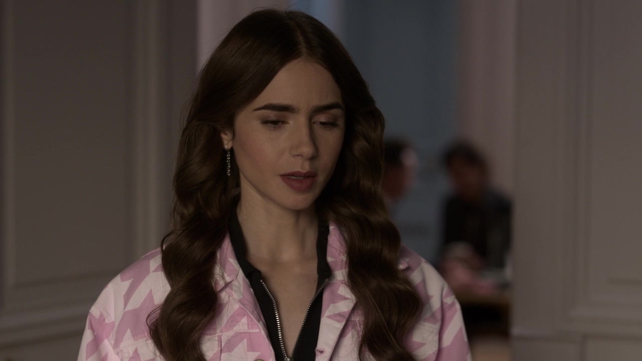 Emily_in_Paris_S01E10_Cancel_Couture_720p_NF_WEB-DL_DDP5_1_x264-BTN_0242.jpg