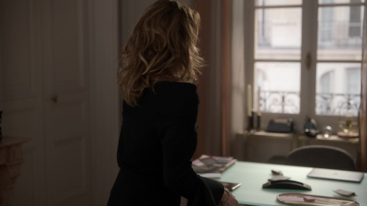 Emily_in_Paris_S01E10_Cancel_Couture_720p_NF_WEB-DL_DDP5_1_x264-BTN_0248.jpg