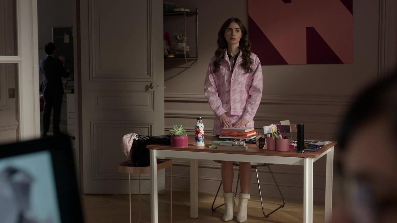 Emily_in_Paris_S01E10_Cancel_Couture_720p_NF_WEB-DL_DDP5_1_x264-BTN_0254.jpg Emily_in_Paris_S01E10_Cancel_Couture_720p_NF_WEB-DL_DDP5_1_x264-BTN_0254.jpg