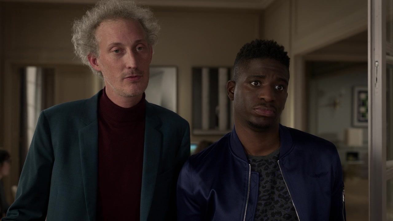 Emily_in_Paris_S01E10_Cancel_Couture_720p_NF_WEB-DL_DDP5_1_x264-BTN_0274.jpg
