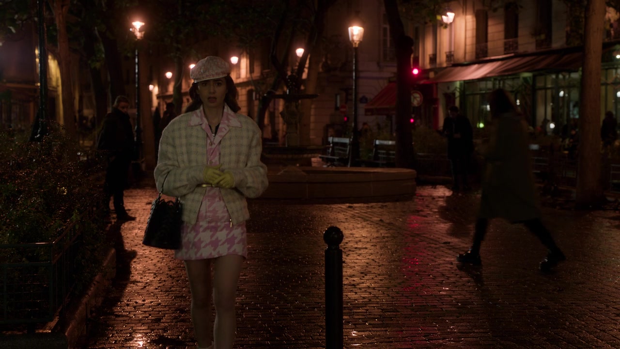 Emily_in_Paris_S01E10_Cancel_Couture_720p_NF_WEB-DL_DDP5_1_x264-BTN_0298.jpg