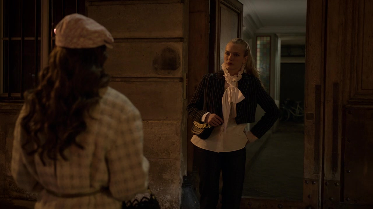Emily_in_Paris_S01E10_Cancel_Couture_720p_NF_WEB-DL_DDP5_1_x264-BTN_0307.jpg