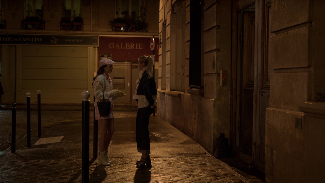 Emily_in_Paris_S01E10_Cancel_Couture_720p_NF_WEB-DL_DDP5_1_x264-BTN_0308.jpg