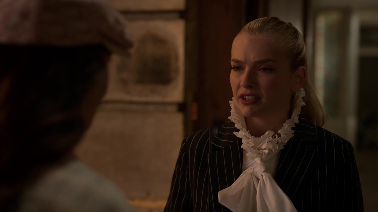 Emily_in_Paris_S01E10_Cancel_Couture_720p_NF_WEB-DL_DDP5_1_x264-BTN_0313.jpg