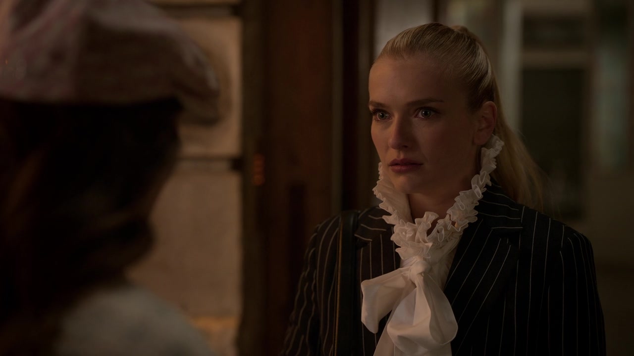 Emily_in_Paris_S01E10_Cancel_Couture_720p_NF_WEB-DL_DDP5_1_x264-BTN_0320.jpg