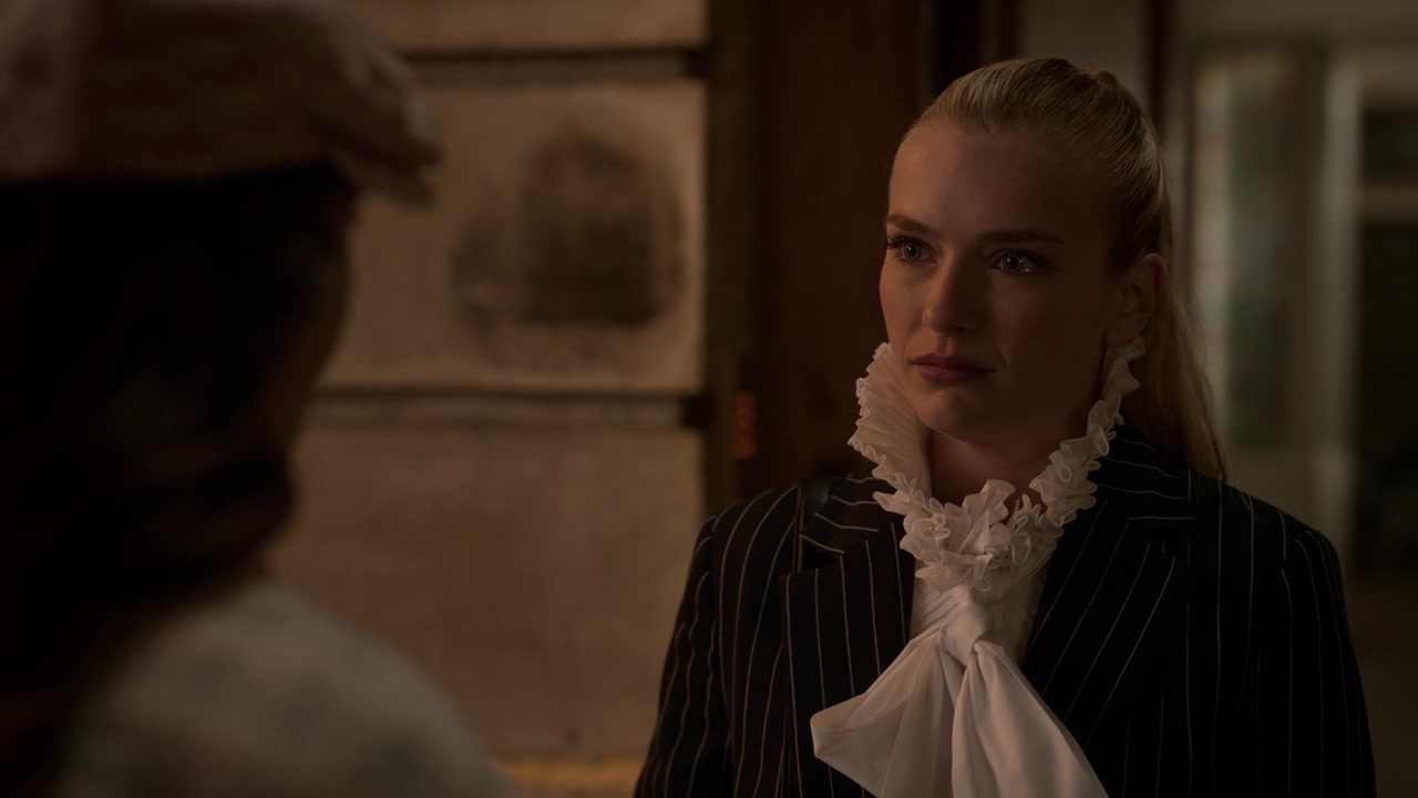 Emily_in_Paris_S01E10_Cancel_Couture_720p_NF_WEB-DL_DDP5_1_x264-BTN_0322.jpg