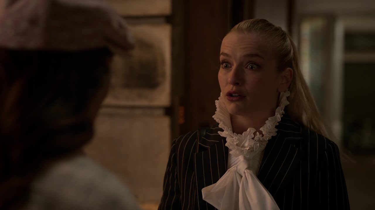 Emily_in_Paris_S01E10_Cancel_Couture_720p_NF_WEB-DL_DDP5_1_x264-BTN_0330.jpg