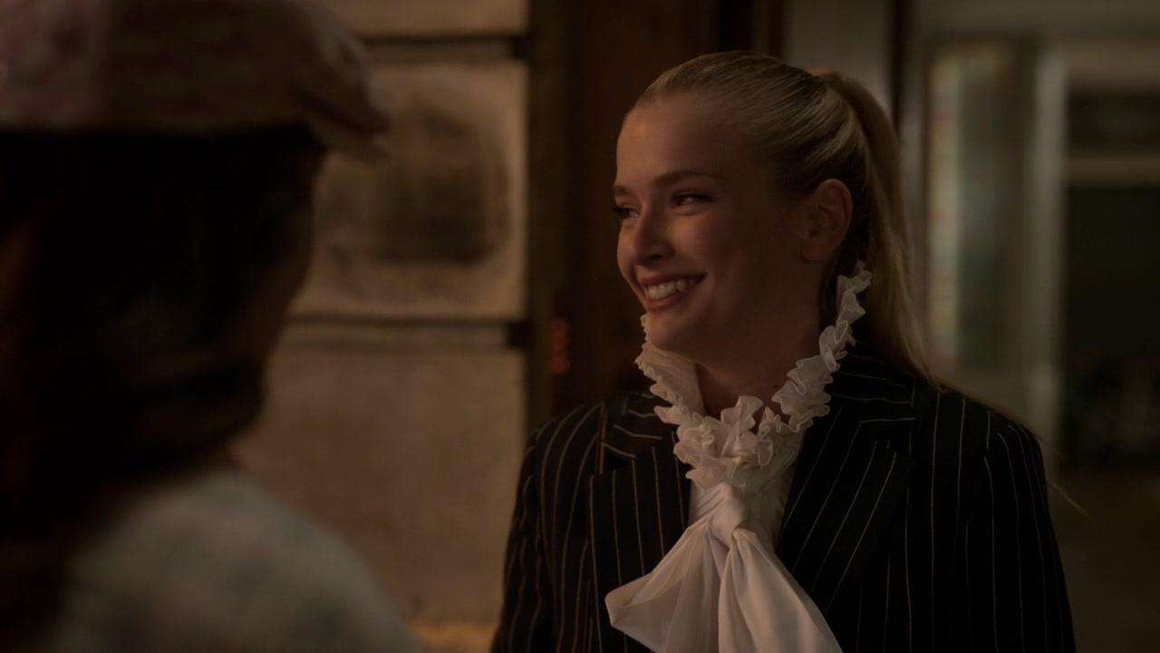 Emily_in_Paris_S01E10_Cancel_Couture_720p_NF_WEB-DL_DDP5_1_x264-BTN_0333.jpg