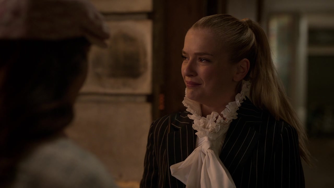 Emily_in_Paris_S01E10_Cancel_Couture_720p_NF_WEB-DL_DDP5_1_x264-BTN_0334.jpg