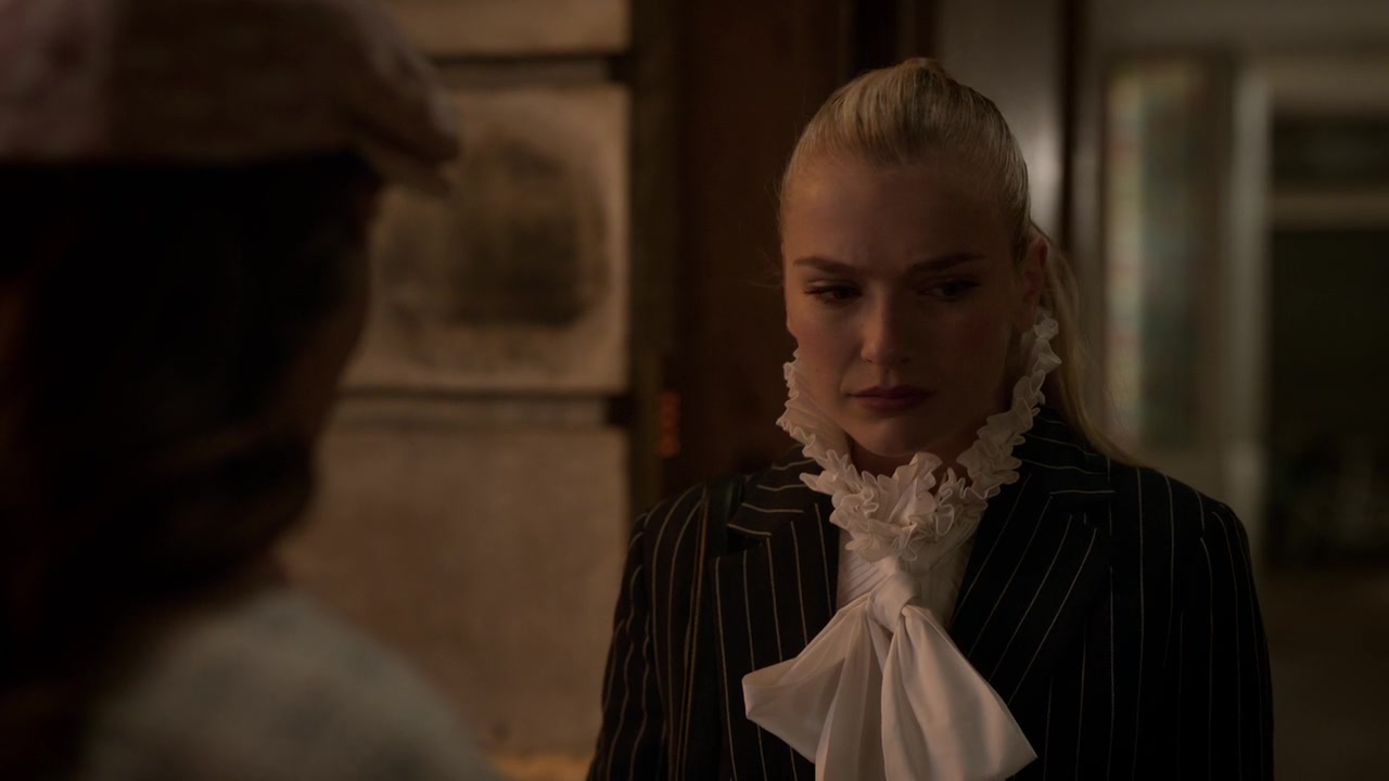 Emily_in_Paris_S01E10_Cancel_Couture_720p_NF_WEB-DL_DDP5_1_x264-BTN_0339.jpg