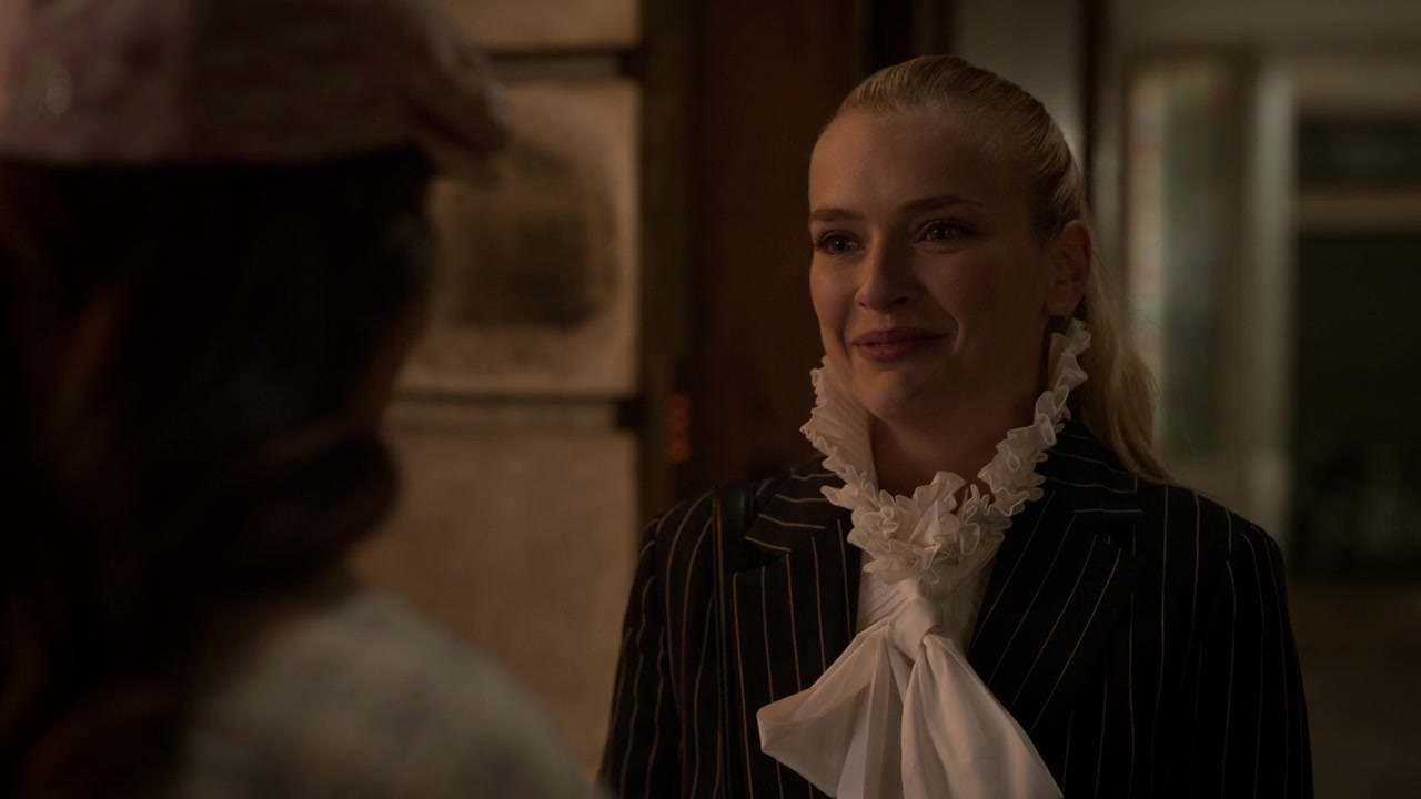 Emily_in_Paris_S01E10_Cancel_Couture_720p_NF_WEB-DL_DDP5_1_x264-BTN_0344.jpg