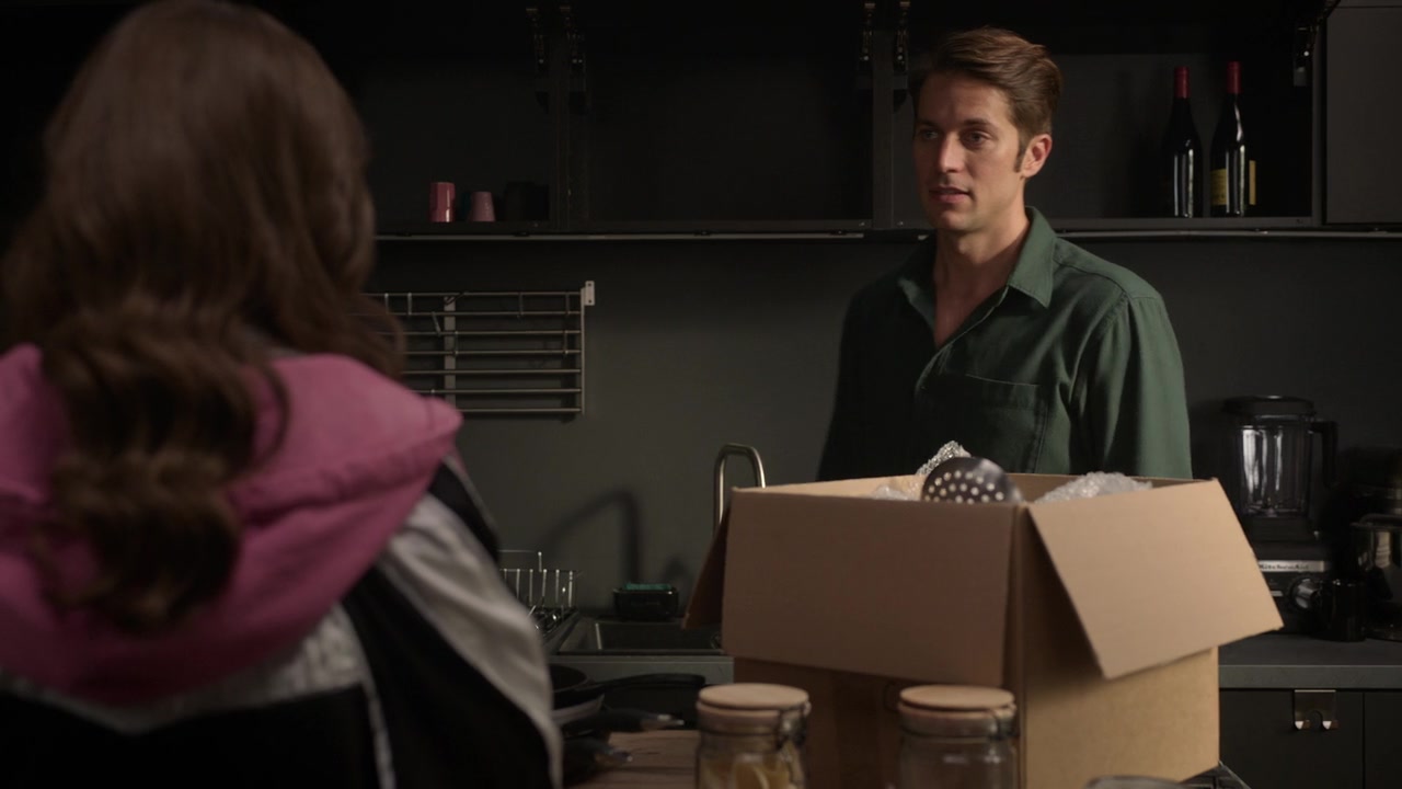 Emily_in_Paris_S01E10_Cancel_Couture_720p_NF_WEB-DL_DDP5_1_x264-BTN_0377.jpg