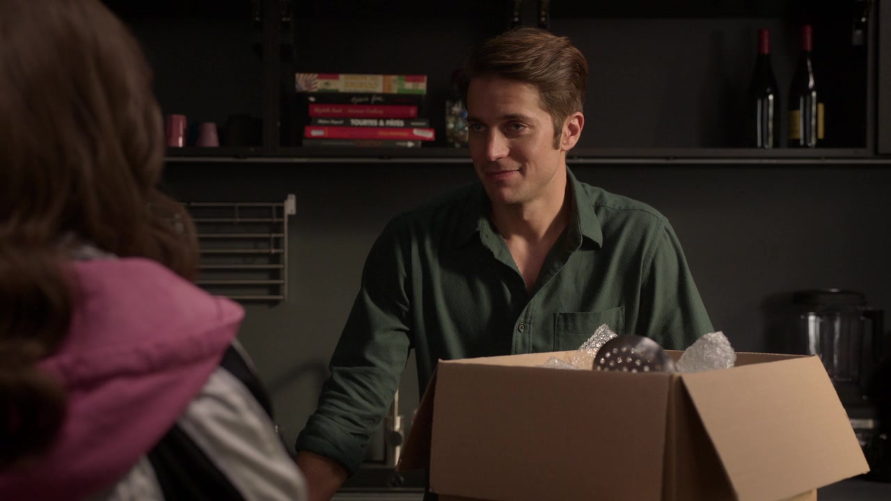 Emily_in_Paris_S01E10_Cancel_Couture_720p_NF_WEB-DL_DDP5_1_x264-BTN_0385.jpg