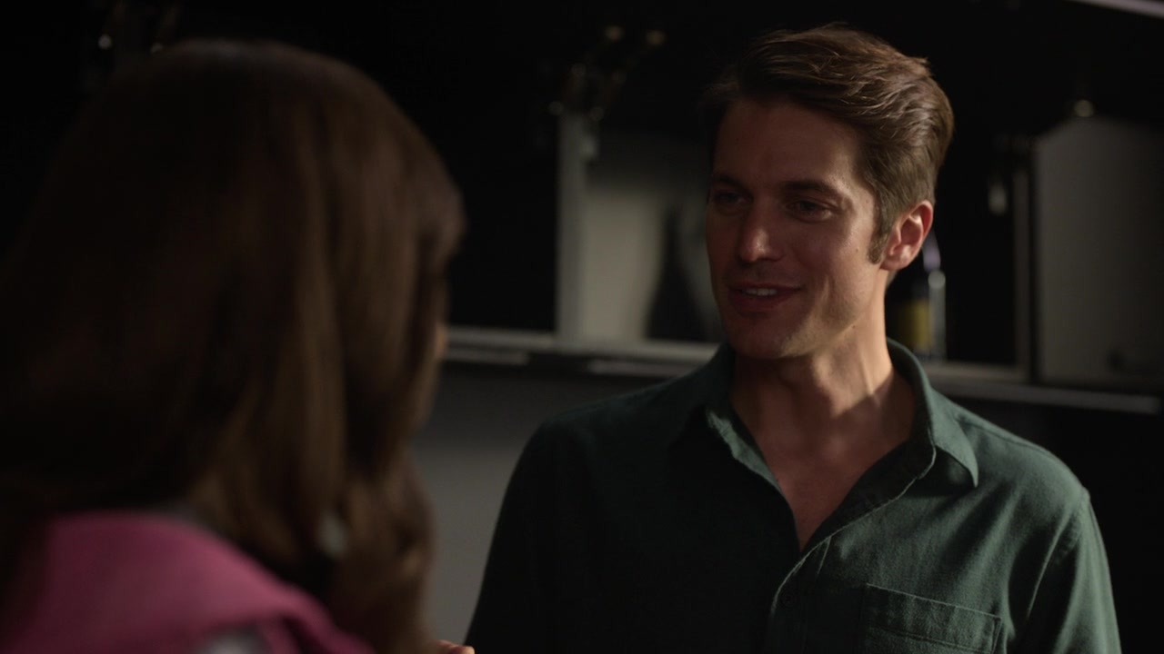 Emily_in_Paris_S01E10_Cancel_Couture_720p_NF_WEB-DL_DDP5_1_x264-BTN_0393.jpg
