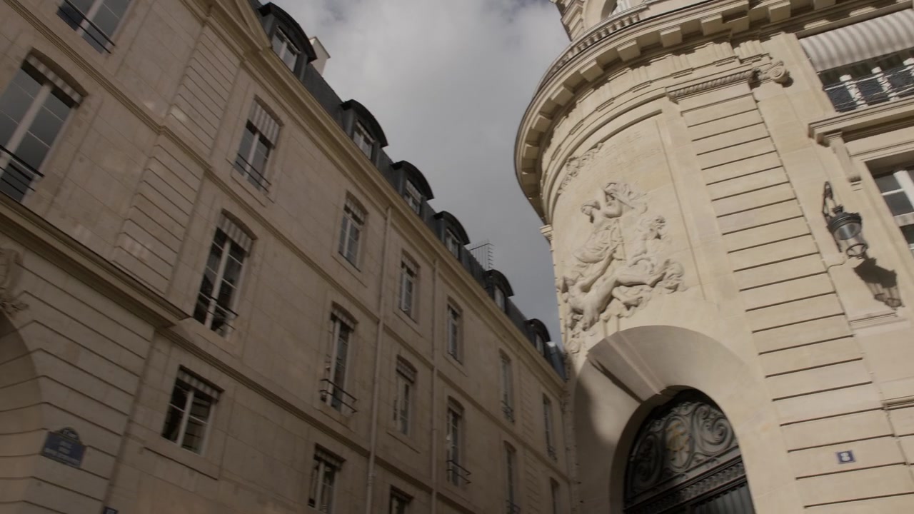 Emily_in_Paris_S01E10_Cancel_Couture_720p_NF_WEB-DL_DDP5_1_x264-BTN_0404.jpg Emily_in_Paris_S01E10_Cancel_Couture_720p_NF_WEB-DL_DDP5_1_x264-BTN_0404.jpg