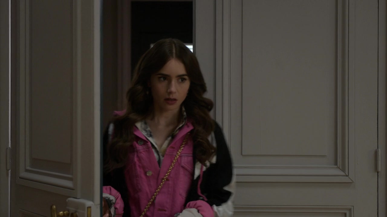 Emily_in_Paris_S01E10_Cancel_Couture_720p_NF_WEB-DL_DDP5_1_x264-BTN_0411.jpg