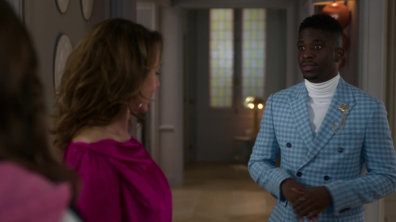 Emily_in_Paris_S01E10_Cancel_Couture_720p_NF_WEB-DL_DDP5_1_x264-BTN_0425.jpg