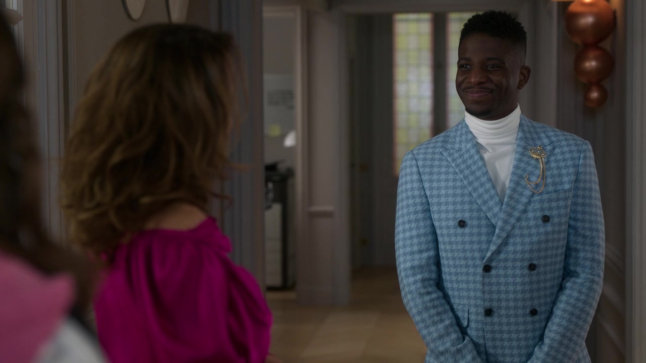 Emily_in_Paris_S01E10_Cancel_Couture_720p_NF_WEB-DL_DDP5_1_x264-BTN_0428.jpg