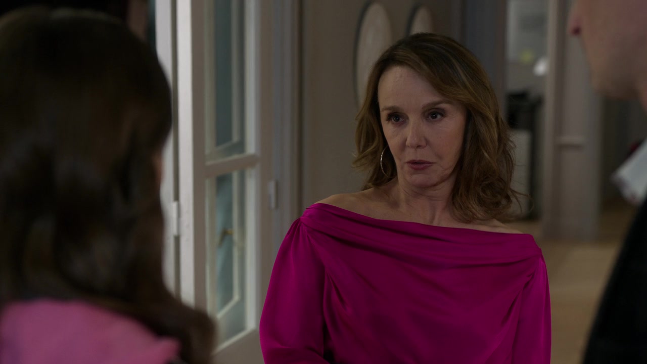 Emily_in_Paris_S01E10_Cancel_Couture_720p_NF_WEB-DL_DDP5_1_x264-BTN_0455.jpg
