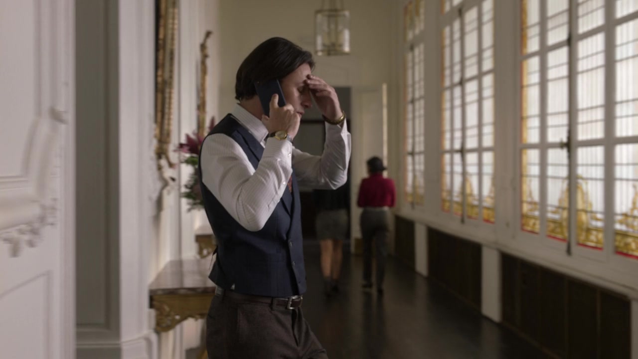 Emily_in_Paris_S01E10_Cancel_Couture_720p_NF_WEB-DL_DDP5_1_x264-BTN_0476.jpg