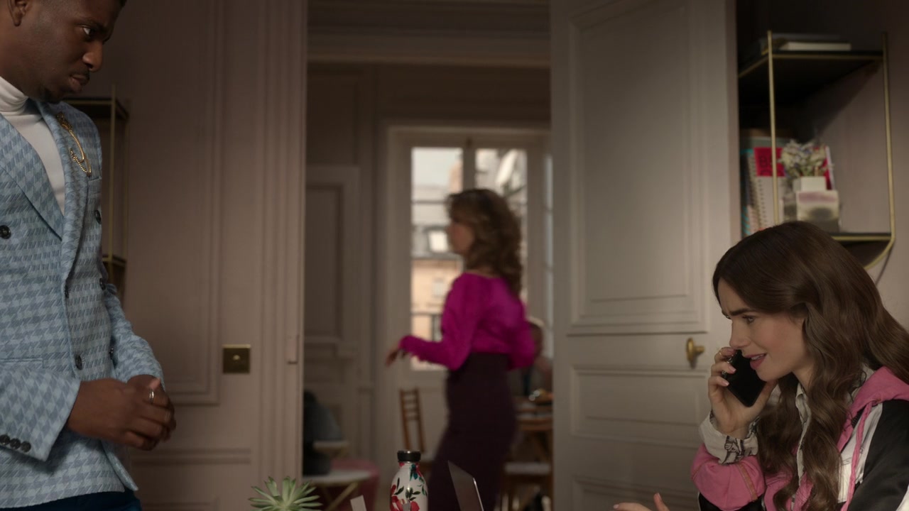 Emily_in_Paris_S01E10_Cancel_Couture_720p_NF_WEB-DL_DDP5_1_x264-BTN_0486.jpg