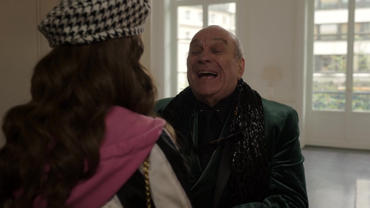 Emily_in_Paris_S01E10_Cancel_Couture_720p_NF_WEB-DL_DDP5_1_x264-BTN_0505.jpg