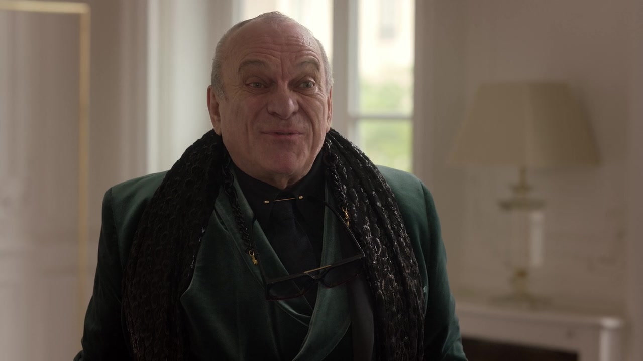 Emily_in_Paris_S01E10_Cancel_Couture_720p_NF_WEB-DL_DDP5_1_x264-BTN_0522.jpg