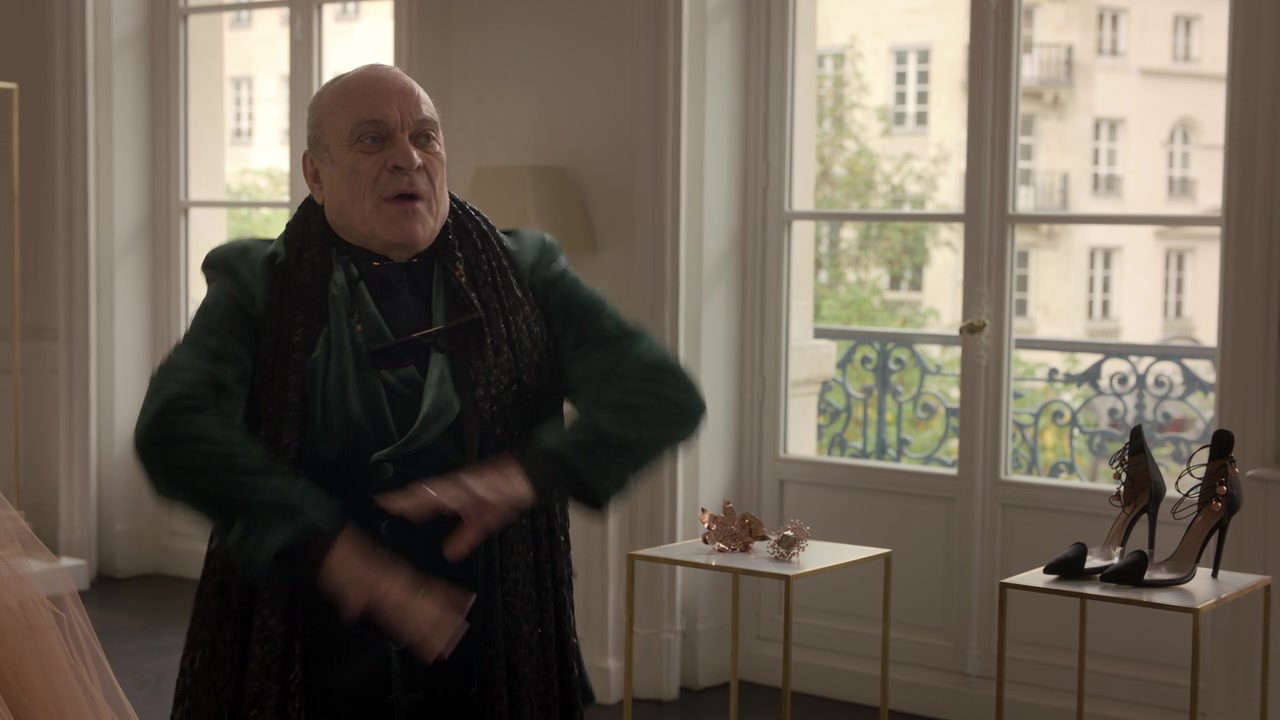 Emily_in_Paris_S01E10_Cancel_Couture_720p_NF_WEB-DL_DDP5_1_x264-BTN_0545.jpg