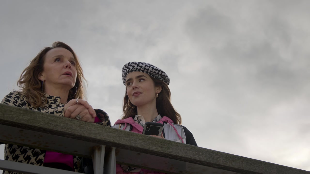 Emily_in_Paris_S01E10_Cancel_Couture_720p_NF_WEB-DL_DDP5_1_x264-BTN_0580.jpg