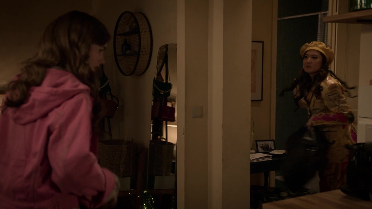 Emily_in_Paris_S01E10_Cancel_Couture_720p_NF_WEB-DL_DDP5_1_x264-BTN_0626.jpg