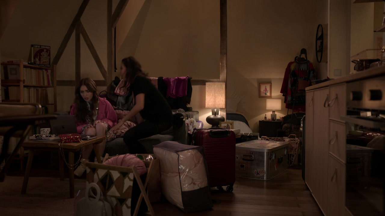 Emily_in_Paris_S01E10_Cancel_Couture_720p_NF_WEB-DL_DDP5_1_x264-BTN_0685.jpg