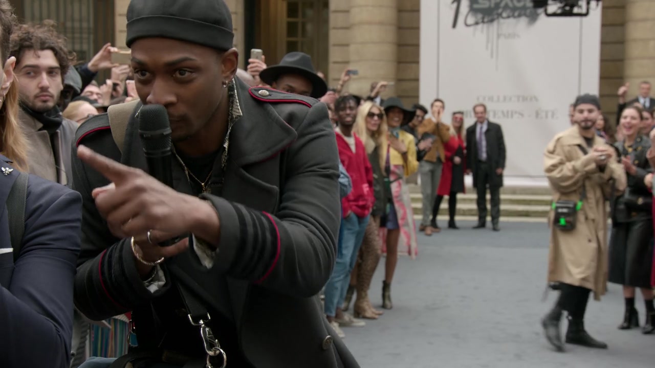 Emily_in_Paris_S01E10_Cancel_Couture_720p_NF_WEB-DL_DDP5_1_x264-BTN_0741.jpg