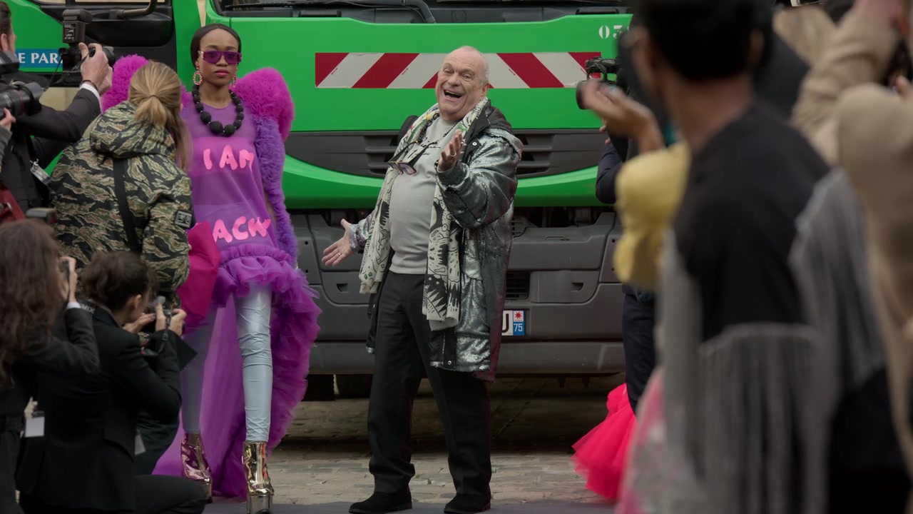 Emily_in_Paris_S01E10_Cancel_Couture_720p_NF_WEB-DL_DDP5_1_x264-BTN_0747.jpg